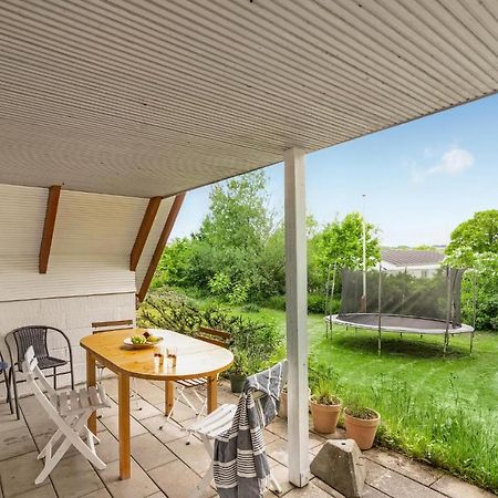 Amazing Home In Logstrup With Kitchen Екстер'єр фото